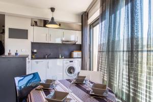 Appartement Nice flat with terrace & parking close to beaches in La Rochelle - Welkeys 27 Avenue des Amériques 17000 La Rochelle -1