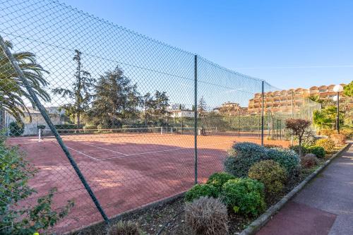 Nice flat with terrace pool and tennis in Antibes - Welkeys