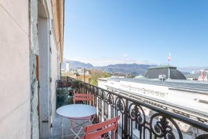 Nice furnished apartment with balcony in the very center of Aix les Bains