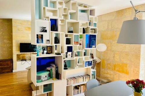 Nice furnished apartment with inner courtyard near the city center