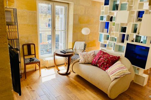 Nice furnished apartment with inner courtyard near the city center