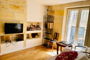 Nice furnished apartment with inner courtyard near the city center