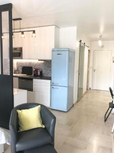 NICE, GRAND STUDIO - PISCINE - TERRASSE VUE MER