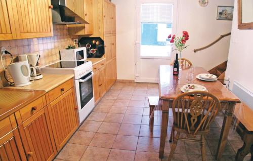 Nice home in Inxent with WiFi