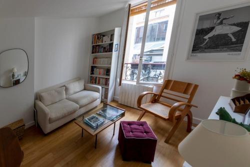 Nice little love nest with all comfort in Paris