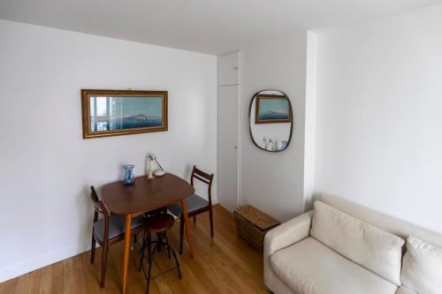 Nice little love nest with all comfort in Paris
