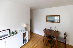 Nice little love nest with all comfort in Paris