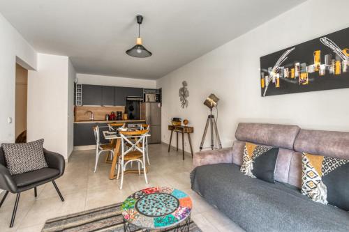 Nice & modern flat with balcony between Juan-les-Pins and Antibes - Welkeys
