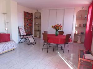 Appartement NICE NORD 2 PIECES CALMES,WIFI,CLIM,BALCON,PARKING DOMAINE DE FALICON- 54 AVENUE DU RAY-BATIMENT 10- ENTREE B- 4° ETAGE 06100 Nice Provence-Alpes-Côte d\'Azur