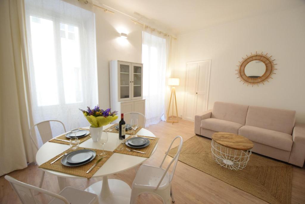 Appartement Nice Renting - BARILLERIE - COZY LOFT OLD NICE - SEA FRONT - SALEYA - MASSENA 22 Rue Barillerie 06300 Nice