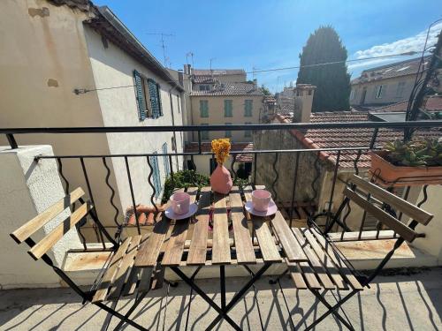 Nice Renting - FERSEN - 2 Rooms Vieil Antibes - AC - Safranier - Big Terrace