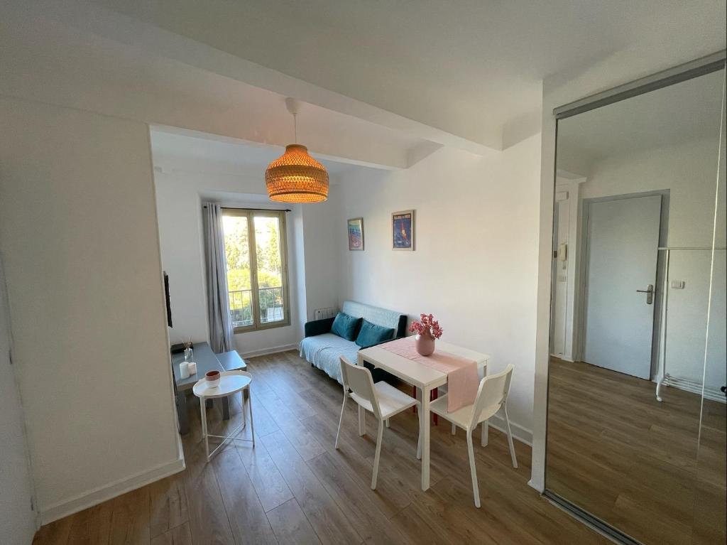 Appartement Nice Renting - JAURES - Cosy Flat - Nice old town - Great view - AirCon 38 Boulevard Jean Jaurès 06300 Nice