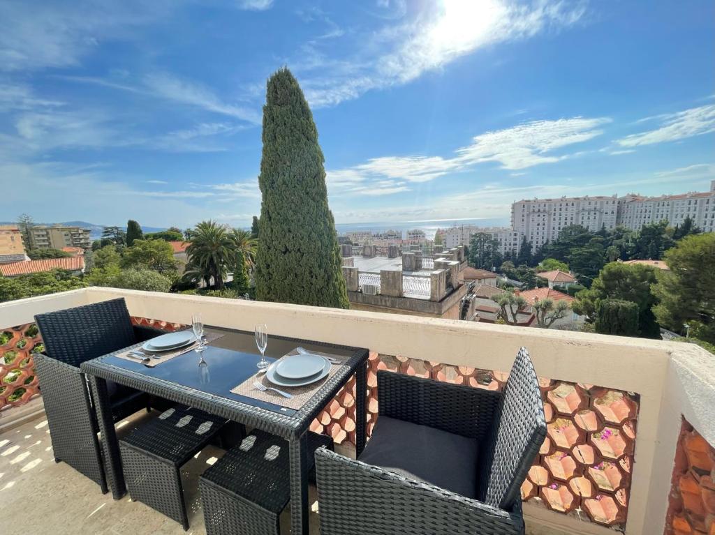 Nice Renting - Luxurious Sea View Terrasse - King Bed - Parking 23 Boulevard de Cambrai, 06200 Nice