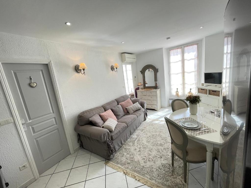 Nice Renting - Massena - Spacious apartment closed to the Square 9 Rue Massena, 06000 Nice