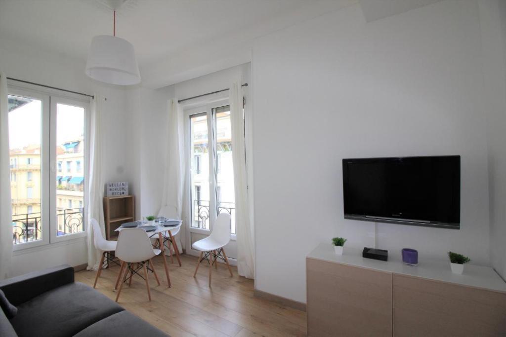 Appartement Nice Renting - NOTRE DAME - Cosy Loft Perfect View on the roofs 11 Avenue Notre Dame 06000 Nice