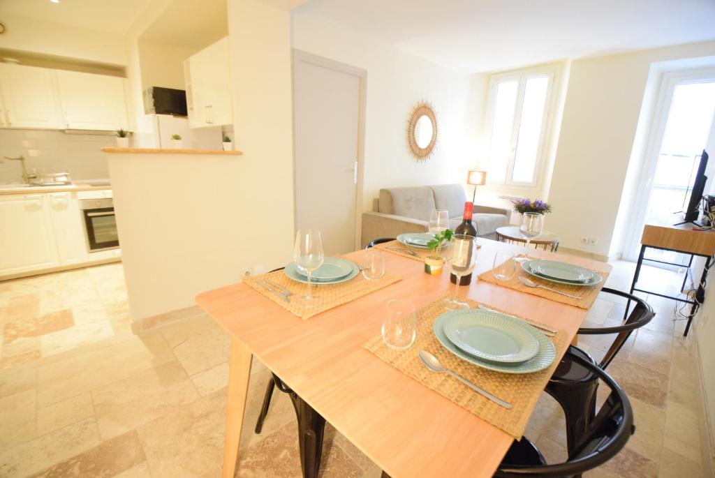 Appartement Nice Renting - PAIROLIERE - SPACIOUS FLAT - OLD NICE - MASSENA - TERRACE 13 Rue Pairolière 06300 Nice