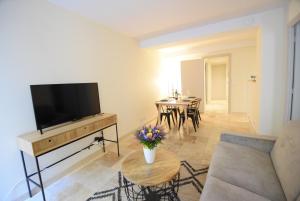 Nice Renting - PAIROLIERE - SPACIOUS FLAT - OLD NICE - MASSENA - TERRACE