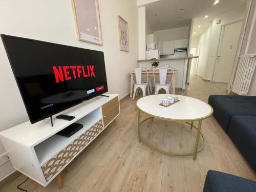 Nice Renting - Penchienatti - Spacious Apartment - 2 BedRooms - King Bed - View Heart of Nice