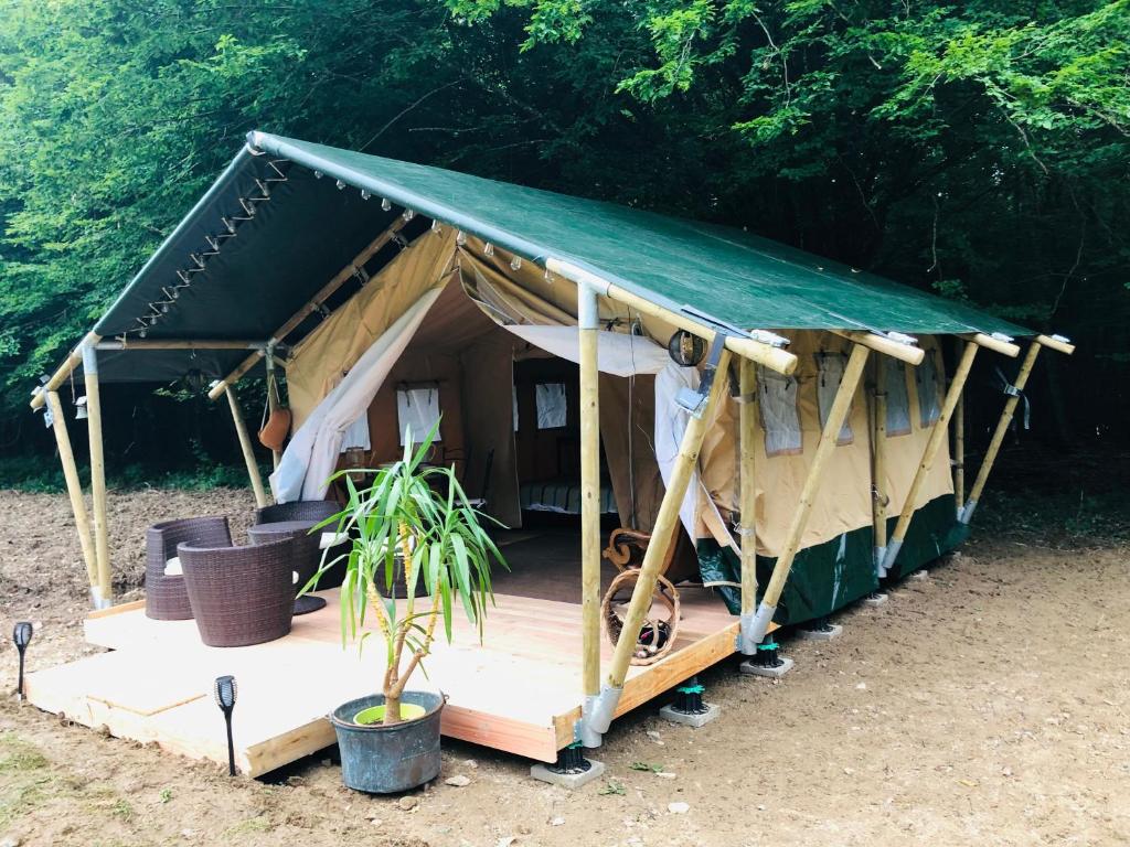 Nice room & garden close to EuroAirport & 3 borders!