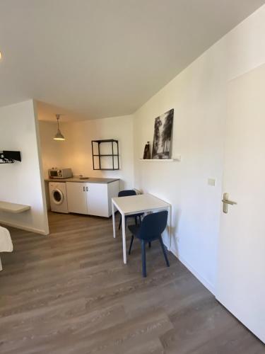 Appartement Nice Studio 37 M For 2 Near Downtown 3 Rue des Aveneaux 44100 Nantes Pays de la Loire