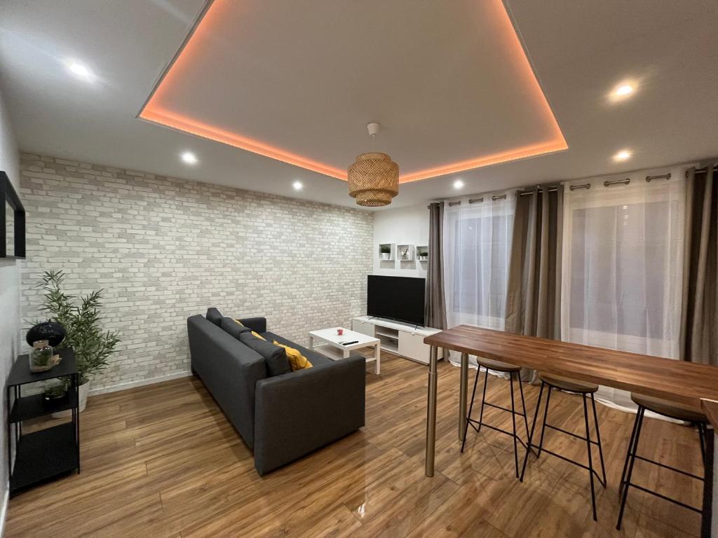 Nice studio in the heart of rue de Paradis close to the beaches