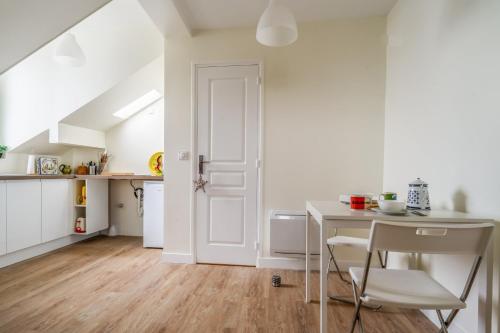 Nice studio near metro in Montreuil at Paris gates - Welkeys