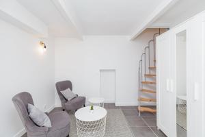 nice studio renovated and bright - street side