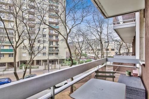 Nice studio w balcony near Eiffel Tower in Paris - Welkeys