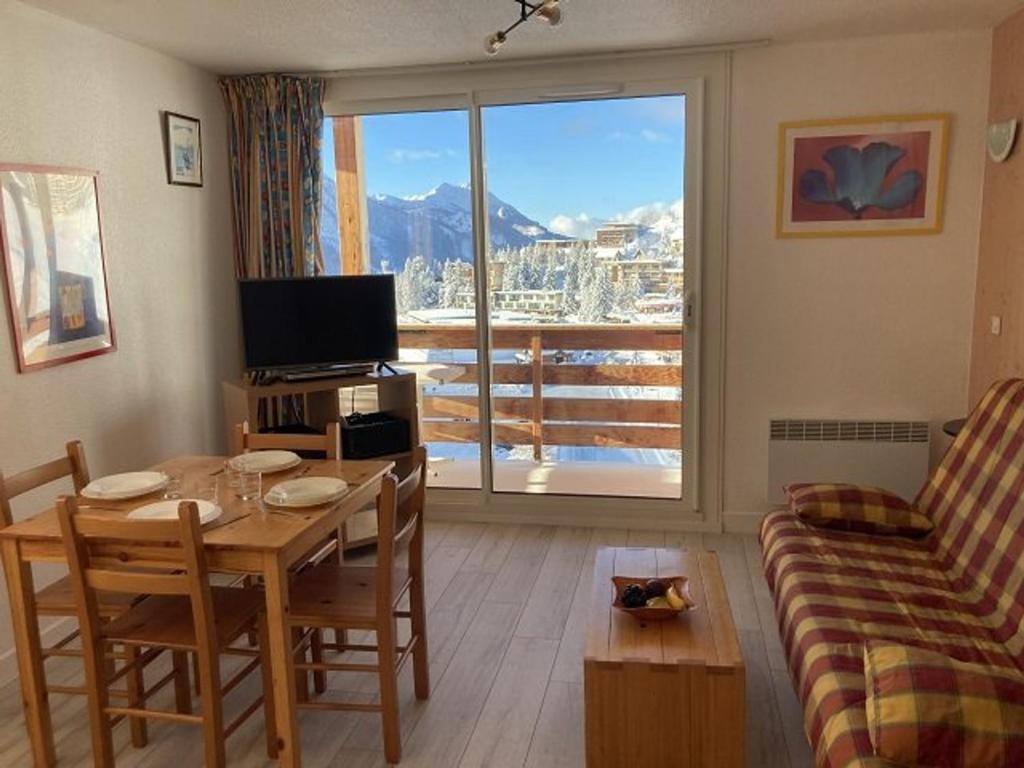 Nice studio with parking in Courbevoie nearby La Défense & Paris - Welkeys