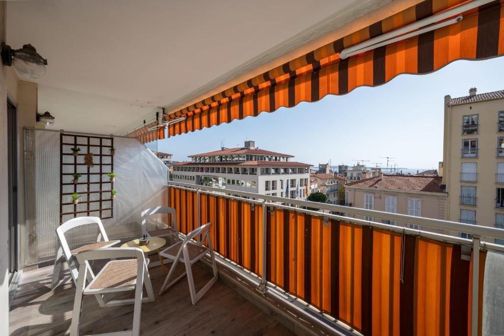 Appartement Nice Studio with terrace close to the center of Cannes 15 Rue Louis Blanc 06400 Cannes