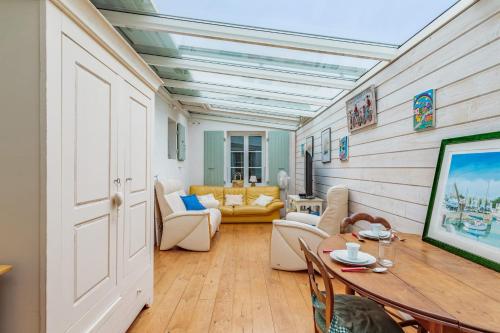 Nice studio with veranda nearby the beach in La Flotte - Welkeys