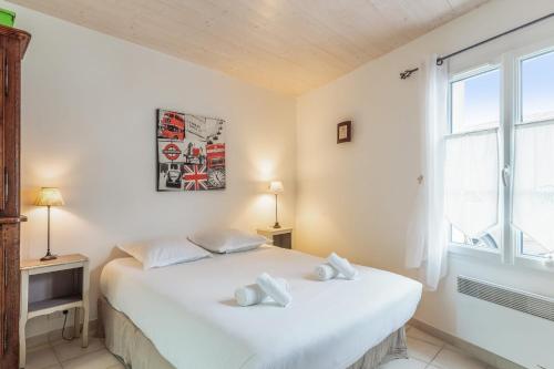 Nice studio with veranda nearby the beach in La Flotte - Welkeys