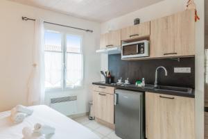 Nice studio with veranda nearby the beach in La Flotte - Welkeys