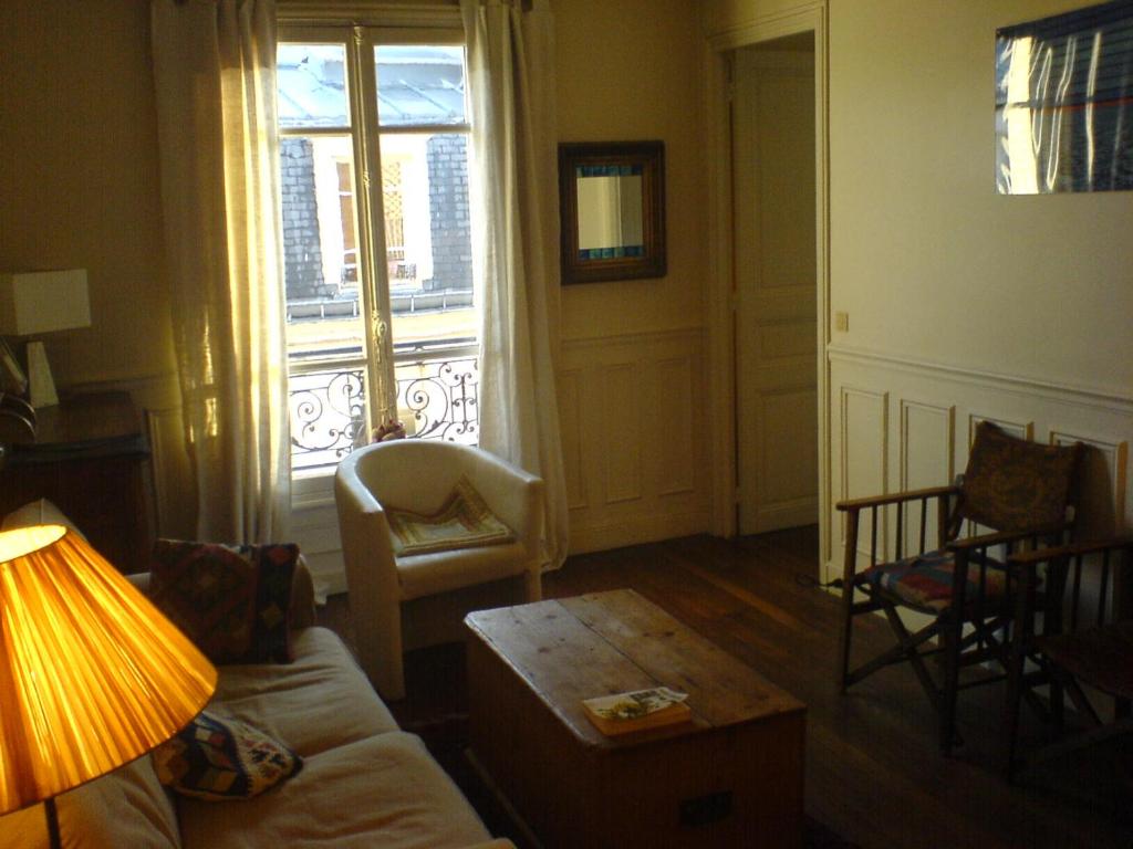 Appartement Nice sunny Flat near Eiffel Tower 8 Rue Duvivier 75007 Paris