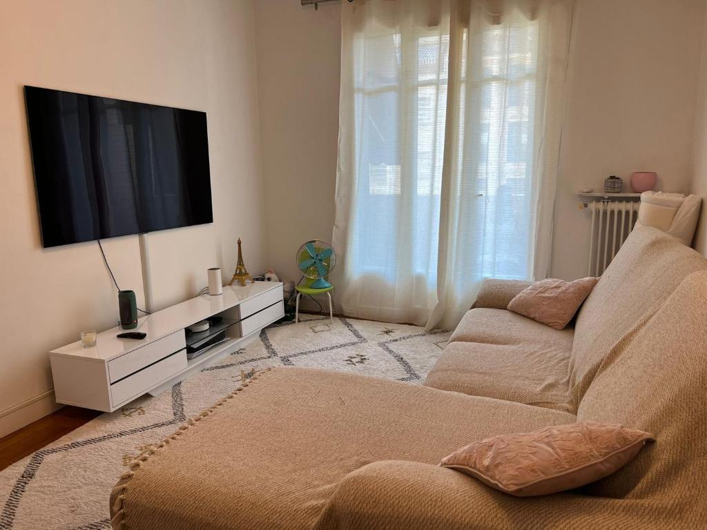 Appartement Nice : Superbe appartement 50 m2 20 Rue Parmentier 06100 Nice