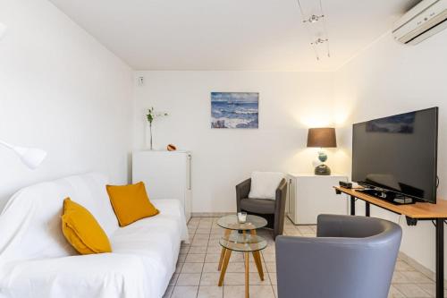 Nice T2 - large terrace and view on the Garlaban
