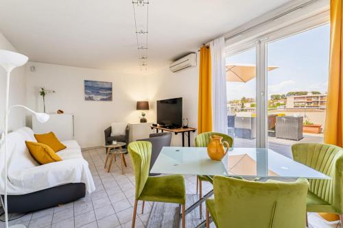 Nice T2 - large terrace and view on the Garlaban