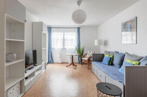 Nicolas III, parking privé, Netflix, balcon