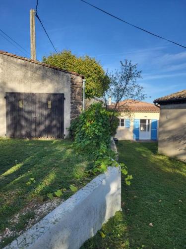 Nid douillet - LES FARGETTES - charmante petite maison avec jardin - 2 pièces à Privas