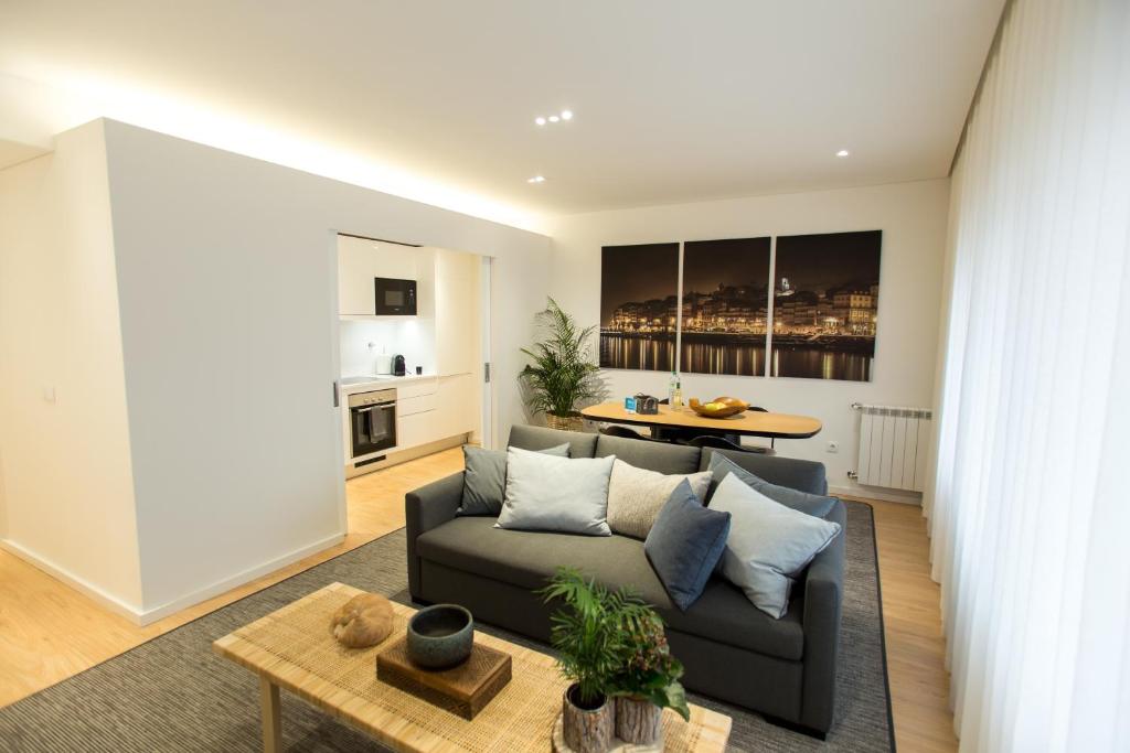 Ninon- Premium Trindade by Porto City Hosts Rua de Camões 77 2º Andar, 4000-144 Porto