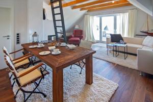 Norddeich-Loft-Wohnung-mit-Kamin