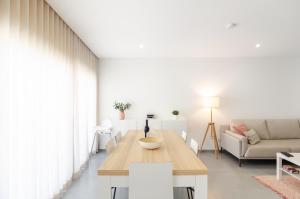 North Breeze - 2 Bedroom Apartment with Rooftop Pool