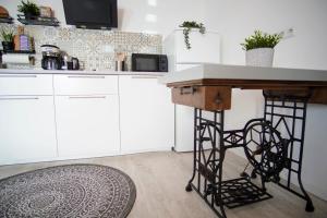 ☆Nostalgie Apartment l Innenstadt l Smart TV l Küche