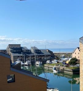 Appartement NOUVEAU Charme et vue mer 518, 5eme étage 1 Avenue du Port 14800 Deauville Normandie