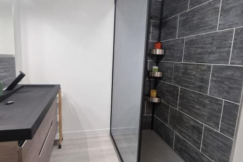 Nouveau! Le Rétro Chic au centre ville - Parking gratuit - Linge et serviettes inclus -Climatisé