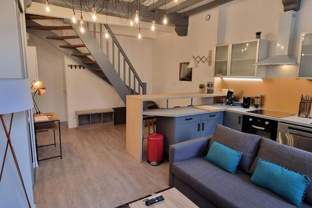 Appartement Nouveau! Le Rétro Chic au centre ville - Parking gratuit - Linge et serviettes inclus -Climatisé RDC Logement 7 1 Rue de la Glacière 24490 La Roche-Chalais