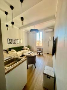 Appartement Nouveau Loft: vieille-ville, musée Picasso, marché 22 Rue Guillaumont 06600 Antibes Provence-Alpes-Côte d\'Azur