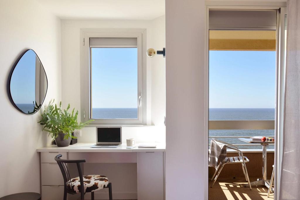 Nouvelle Vague - studio - balcon, vue Océan exceptionnelle - WIFI 21 Ter Avenue Edouard VII 4e étage, Apt #418, 64200 Biarritz