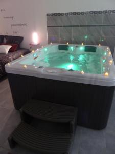 Nuit romantique avec Jacuzzi SPA privatif proche TOULOUSE
