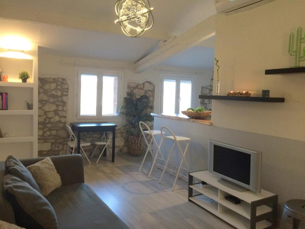 Nyons Centre Appart#3: terrasse 20m2 sur rivière, jardin, plage 26110 Nyons